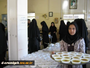 مراسم عزاداری سالارشهیدان امام حسین (ع) در هشتمین روز از ماه محرم همراه با توزیع شله زرد