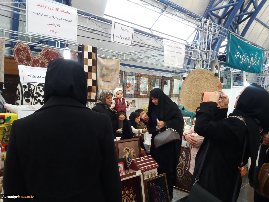 بازدید دانشجویان  آموزشکده فنی وحرفه ای دختران ارومیه از نمایشگاه دست آوردهای دانشجویان  درمحل تالارشمس "