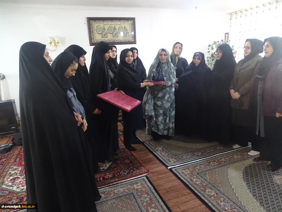 دیدار صمیمی سرپرست آموزشکده فنی و حرفه ای دختران ارومیه دکتر اشرفی ، کارکنان و اساتید با خانواده محترم شهید سرفراز اسلام فرمان تقی زاده ساکن در روستای بالو  2