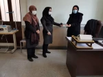 اهداء لوح تقدیر توسط سرپرست آموزشکده فنی دختران ارومیه  به کارکنان مرکز به مناسبت ولادت حضرت فاطمه (س) و روز زن  2