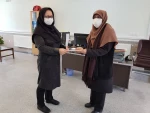 اهداء لوح تقدیر توسط سرپرست آموزشکده فنی دختران ارومیه  به کارکنان مرکز به مناسبت ولادت حضرت فاطمه (س) و روز زن  2