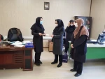 اهداء لوح تقدیر توسط سرپرست آموزشکده فنی دختران ارومیه  به کارکنان مرکز به مناسبت ولادت حضرت فاطمه (س) و روز زن 2