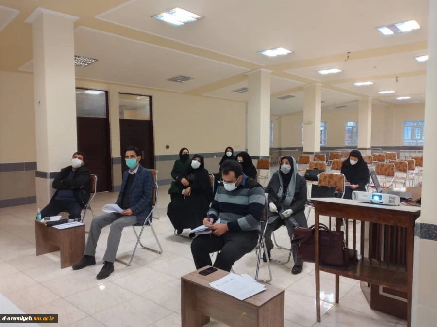 اولین جلسه دفاعیه اساتید و دانشجویان جهت پذیرش در کانون شکوفایی و خلاقیت و نوآوری استان 3