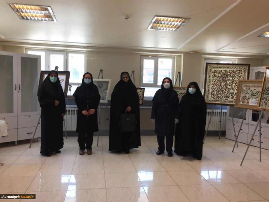بازدید عضو منتخب شورای اسلامی شهر ارومیه در سال ۱۴۰۰ از نمایشگاه تولیدات دانشجویی آموزشکده فنی و حرفه ای دختران ارومیه 3
