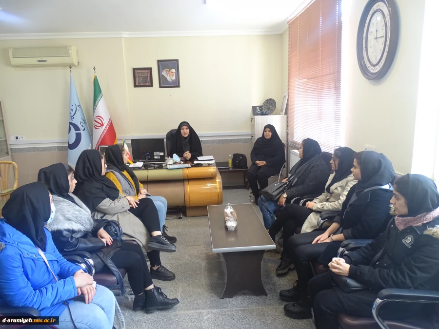 تجلیل ریاست آموزشکده فنی وحرفه ای دختران ارومیه از دانشجویان ممتاز آموزشکده 2